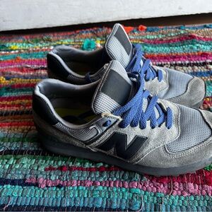 Men's Gray Athletic Sneakers with Blue Laces